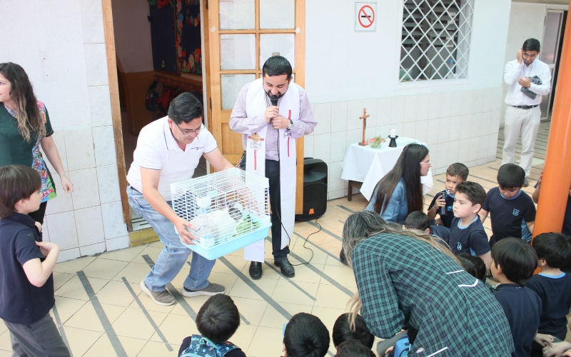 Niños y familias celebran con alegría la Bendición de Mascotas 2025 en el LAB