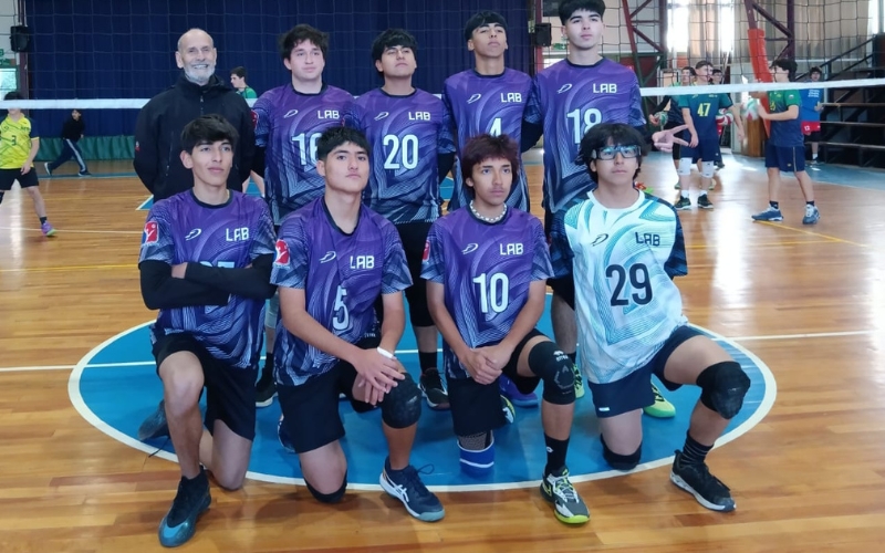 LAB obtiene tercer lugar en torneo metropolitano de vóleibol escolar