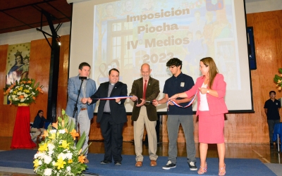 Imposición de piocha institucional para IV°Medios