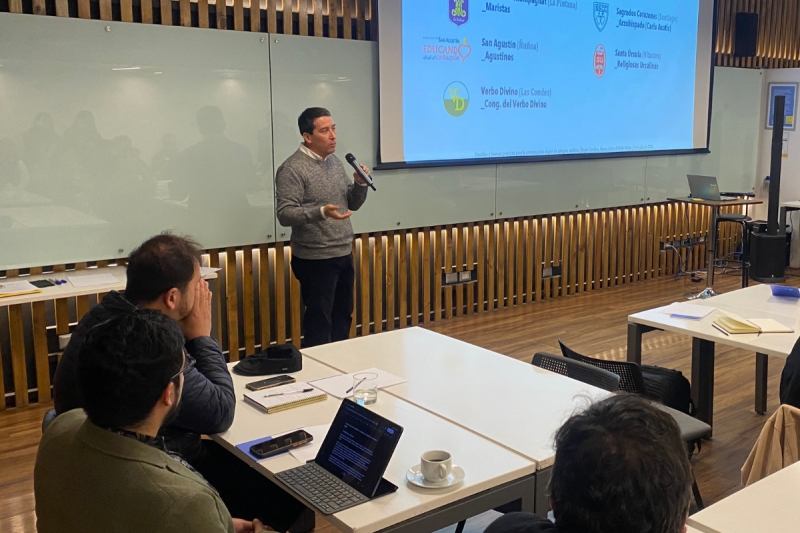 Estudio liderado por la Pontificia Universidad Católica de Chile destacó la gestión digital del Liceo Manuel Arriarán Barros